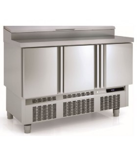 MESA FRÍA ENSALADAS GN 1/1  3 PUERTAS CON VITRINA TAPA INOX